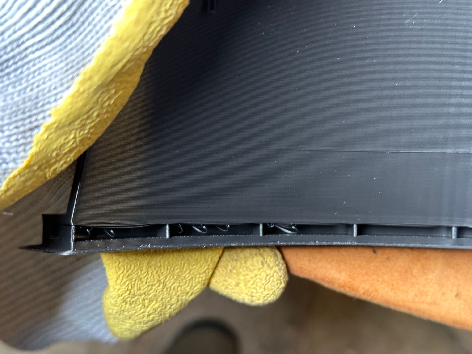 A closeup of the slot for receiving the duct ring, showing some strands of filament that have drooped or looped around without supports to hold them.